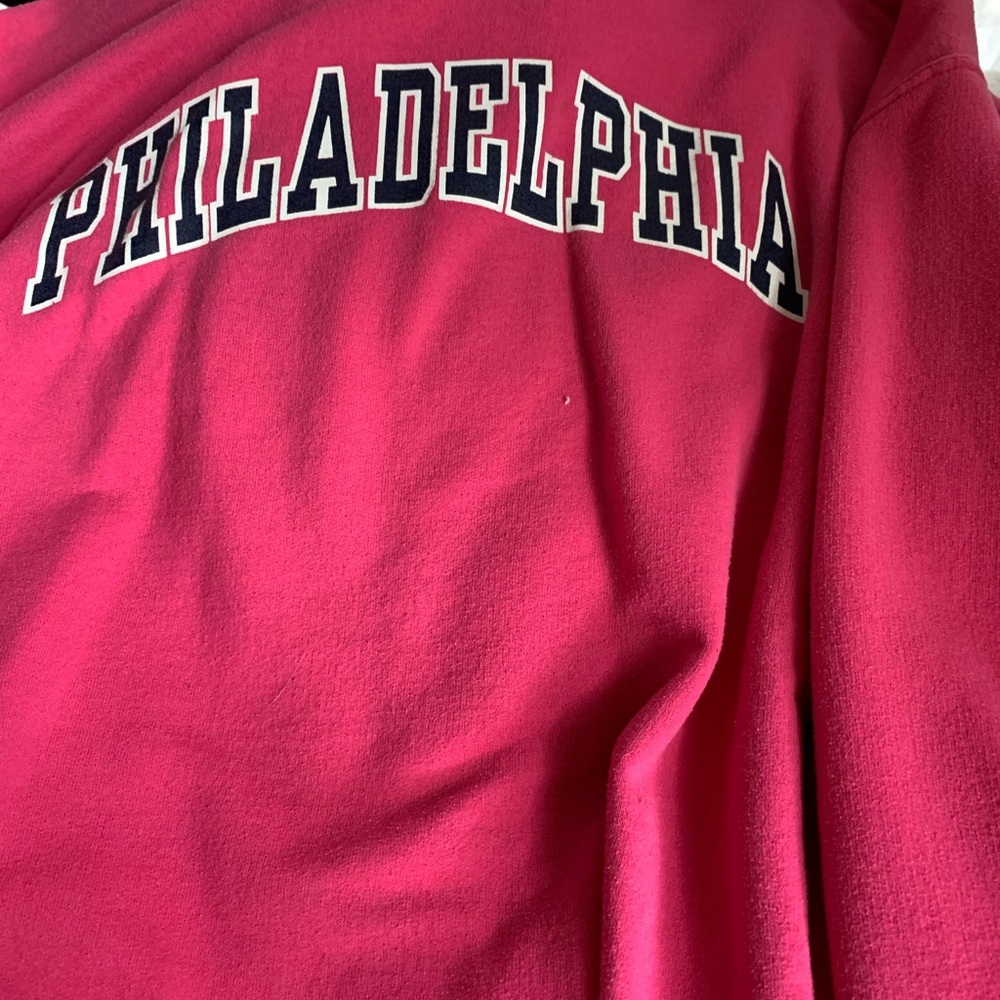 philadelphia crew neck super comfortable and in great condition